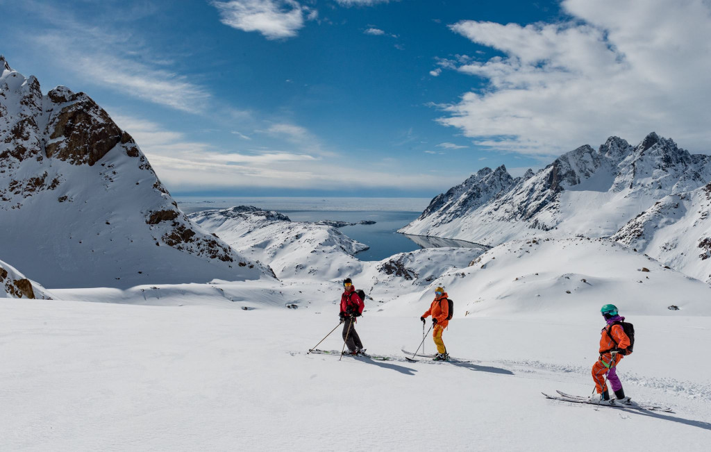 Heli Skiing with Arctic Heli Skiing in East Greenland ©Eli Spiegel