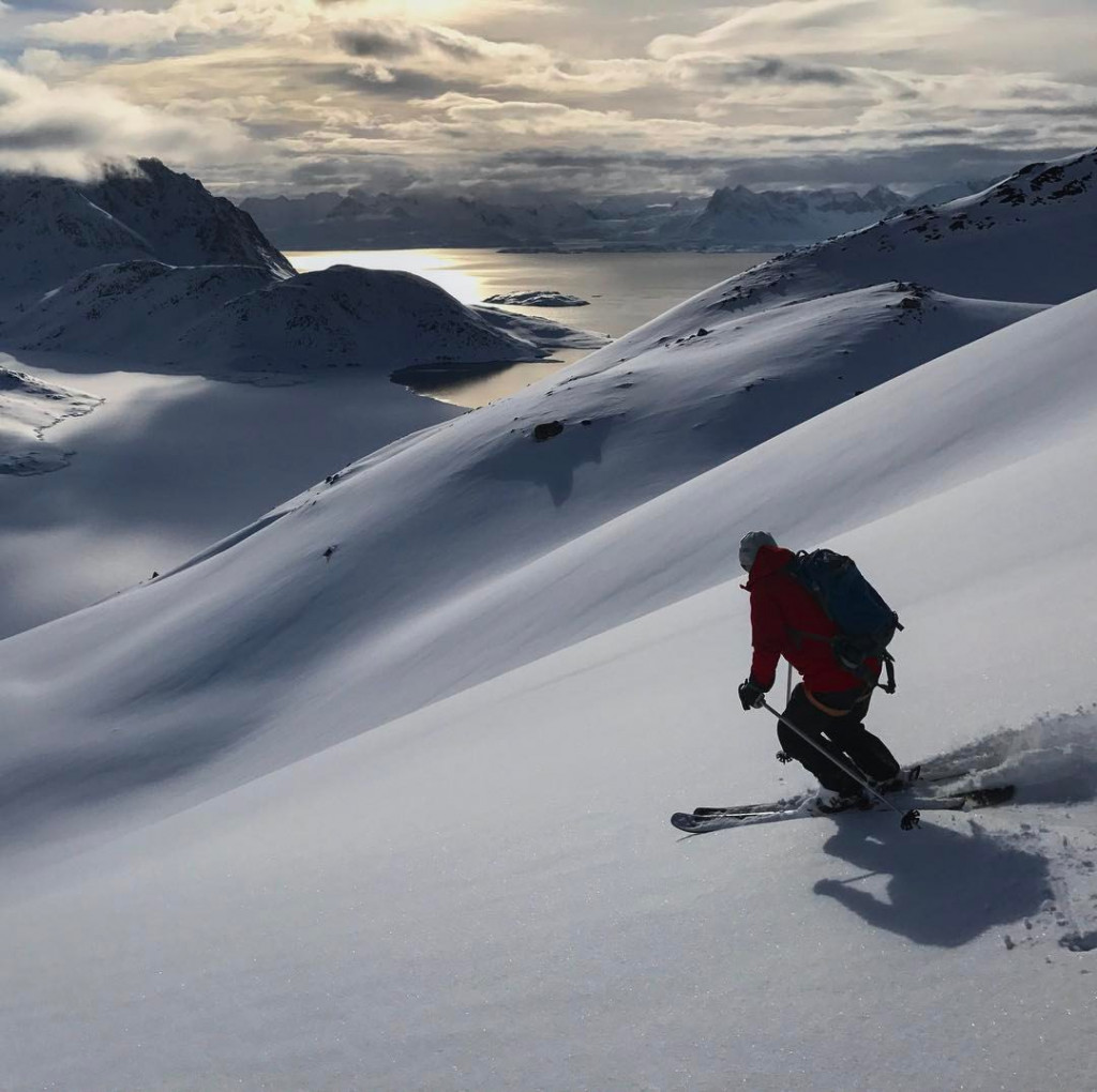 Smooth heliski turns in Greenland ©Jökull Bergmann