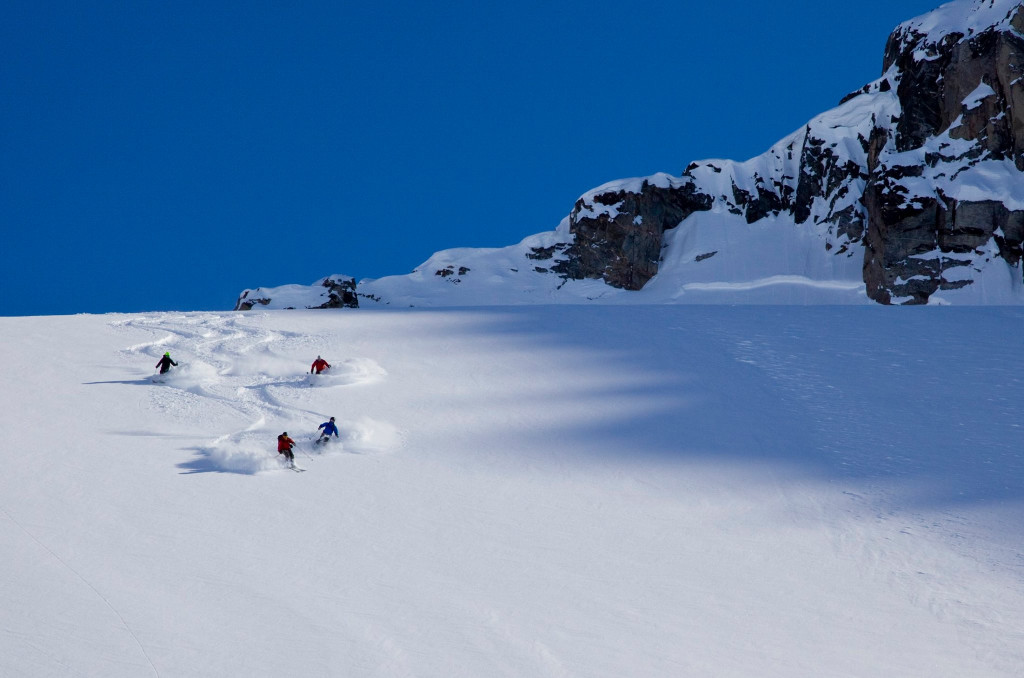 Skiing with Arctic Heli Skiing in East Greenland ©Shinsetsu Photo