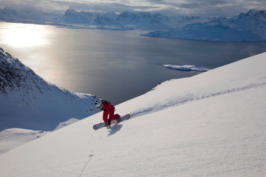 Heli-boarding East Greenland ©Shinsetsu Photo