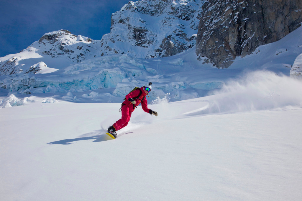 Heli-boarding East Greenland ©Shinsetsu Photo